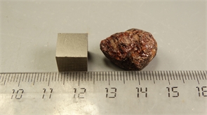 Гранат альмандин 25277