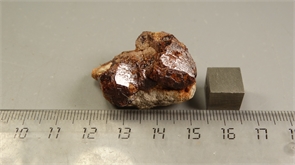 Гранат альмандин 25281