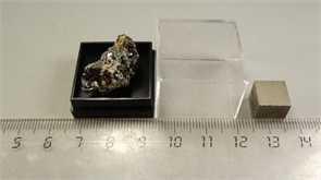 Гранат андрадит с хлоритом 25407