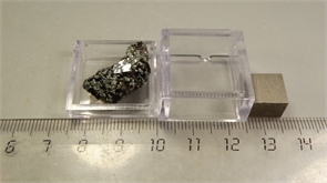 Гранат андрадит с хлоритом 25408