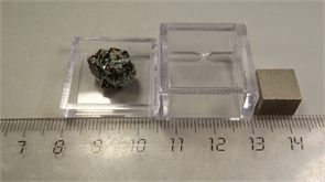 Гранат андрадит с хлоритом 25418