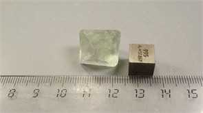 Флюорит 25438