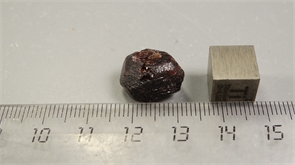 Гранат альмандин 25556