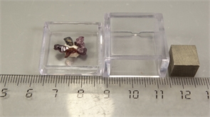 Шпинель 25894