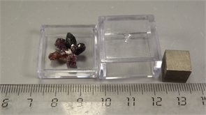 Шпинель 25901