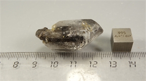 Кварц с битумом 25951