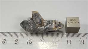 Кварц с битумом 25952